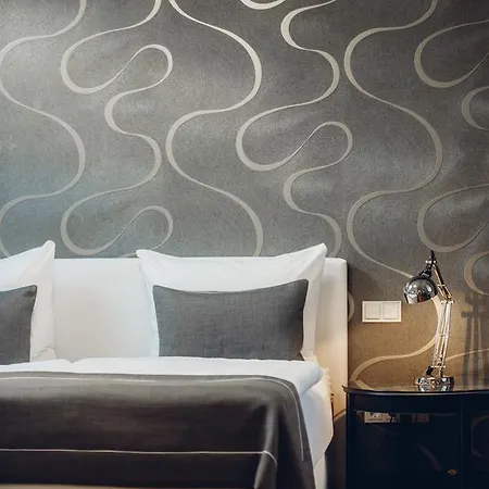 Airstay Downtown Apartment